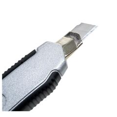 İzeltaş Pro Metal Gövde Maket Bıçağı 9 mm Otomatik Kilitli Kauçuk Kaplama