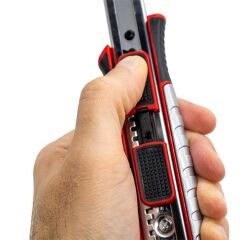 İzeltaş 14000005050 Pro Metal Gövde Emniyetli Oto.Kilitli Maket Bıçağı 18 mm